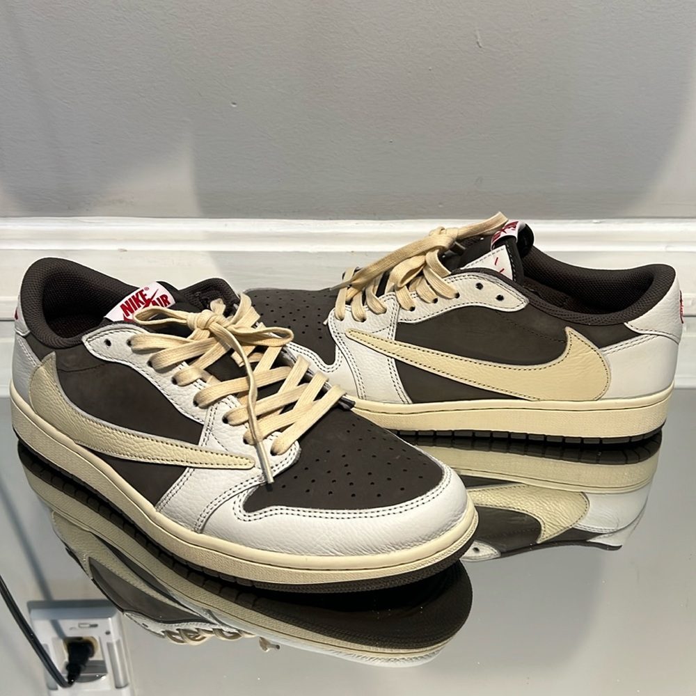 Jordan 1 Retro Low OG SP
Travis Scott Reverse Mocha size 10.5